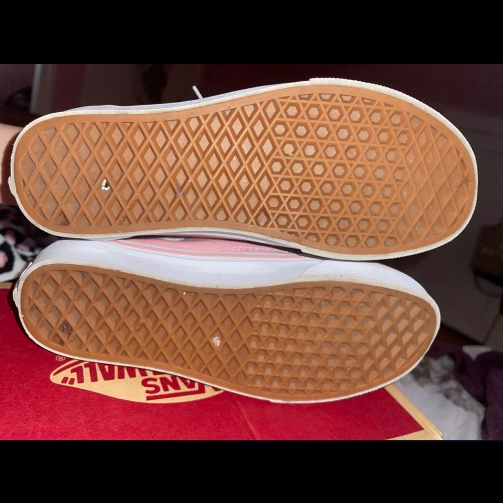 Vans - Picture 4 of 5